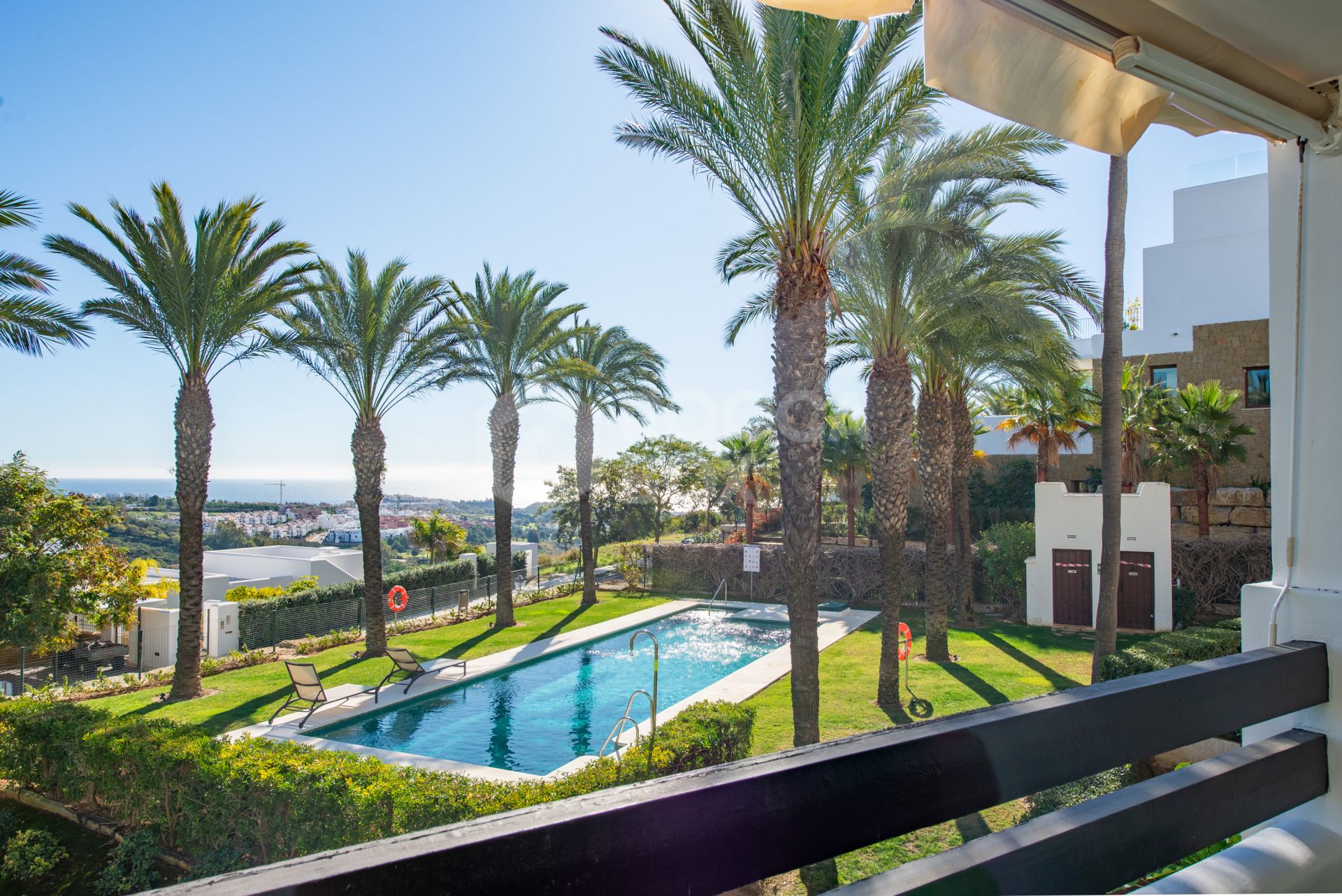 Luxury first floor apartment in Altos de Cortesín, Casares, Málaga