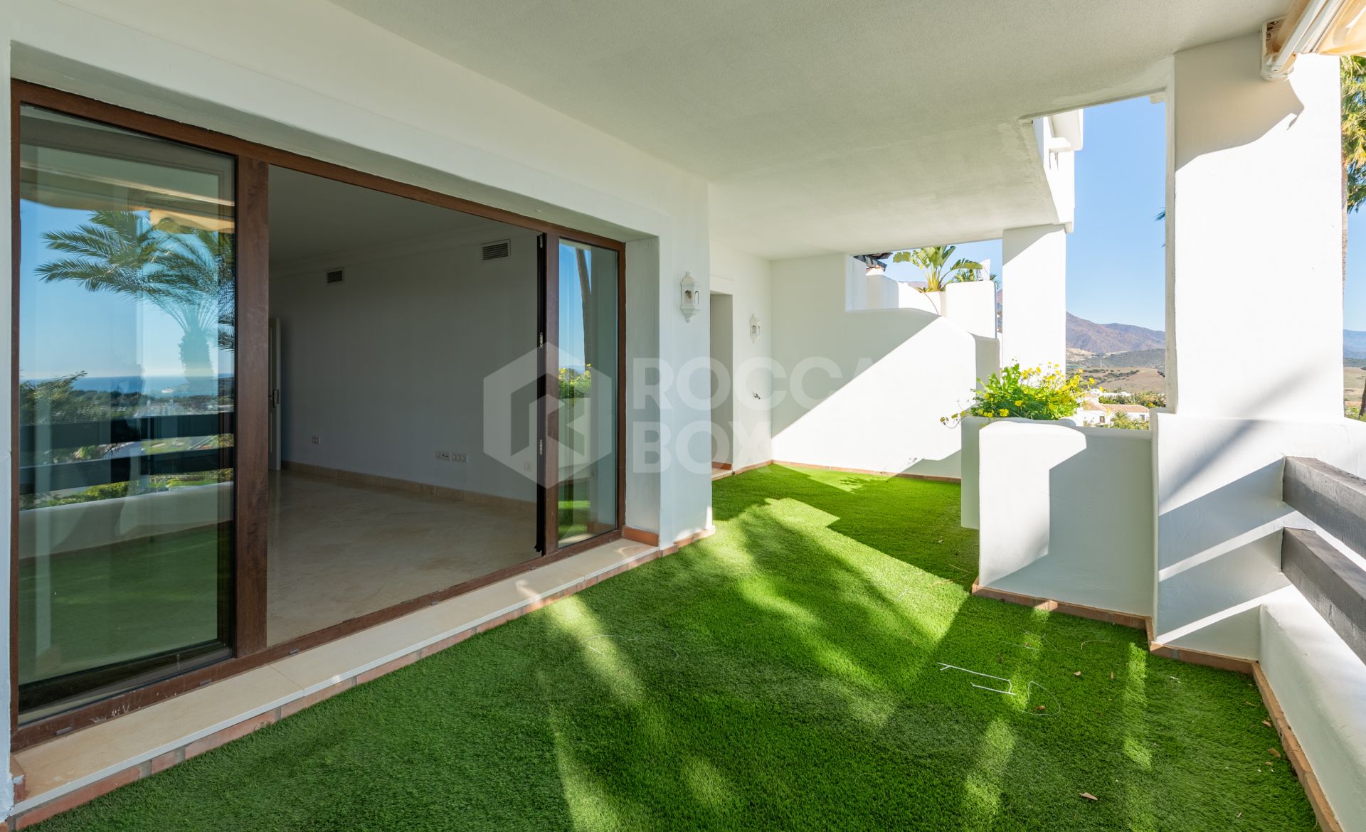 Luxury first floor apartment in Altos de Cortesín, Casares, Málaga