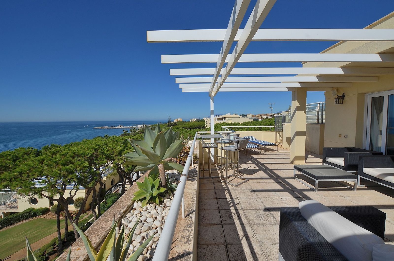 Penthouse in Cabopino, Marbella