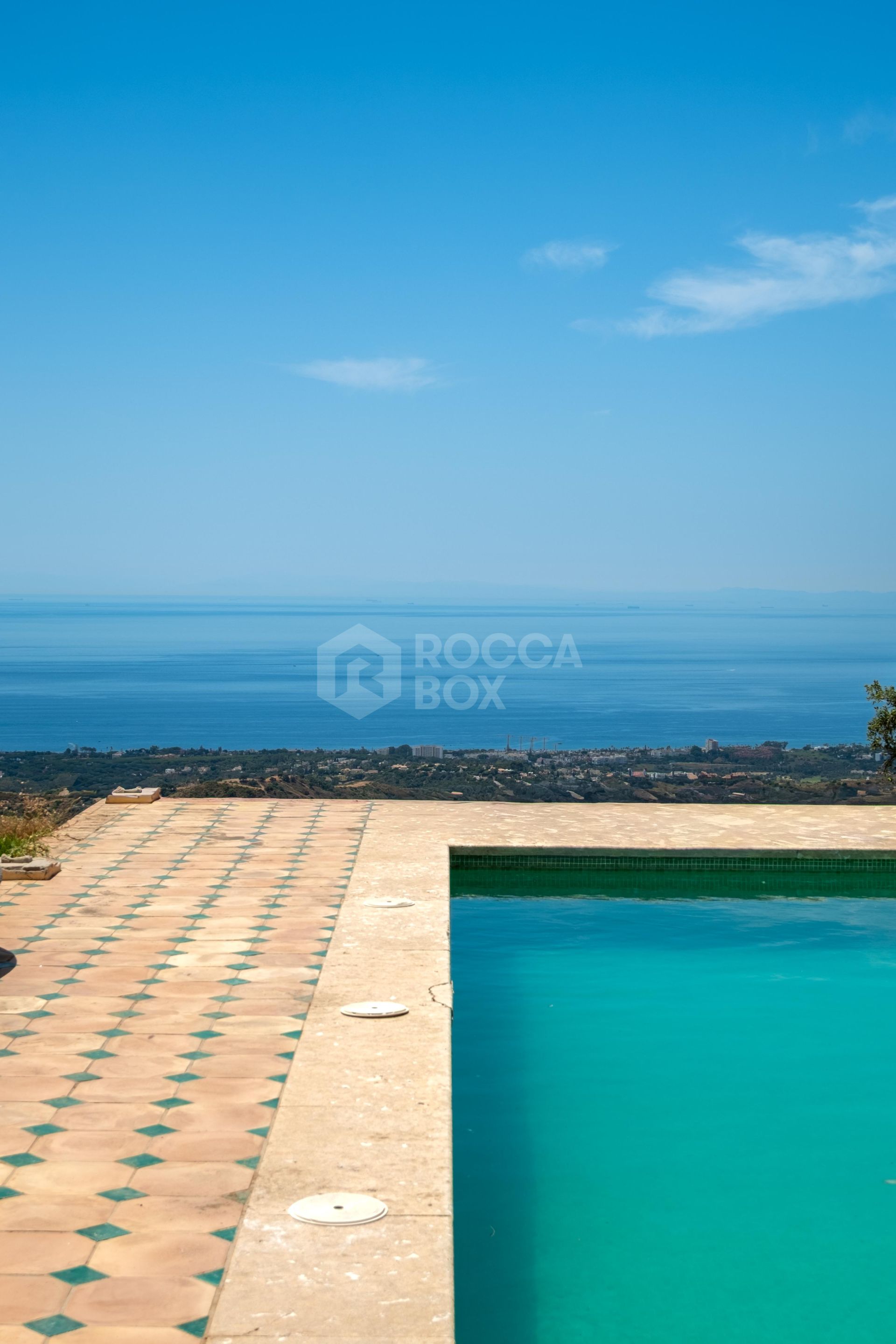 Villa for sale in La Mairena, Marbella East