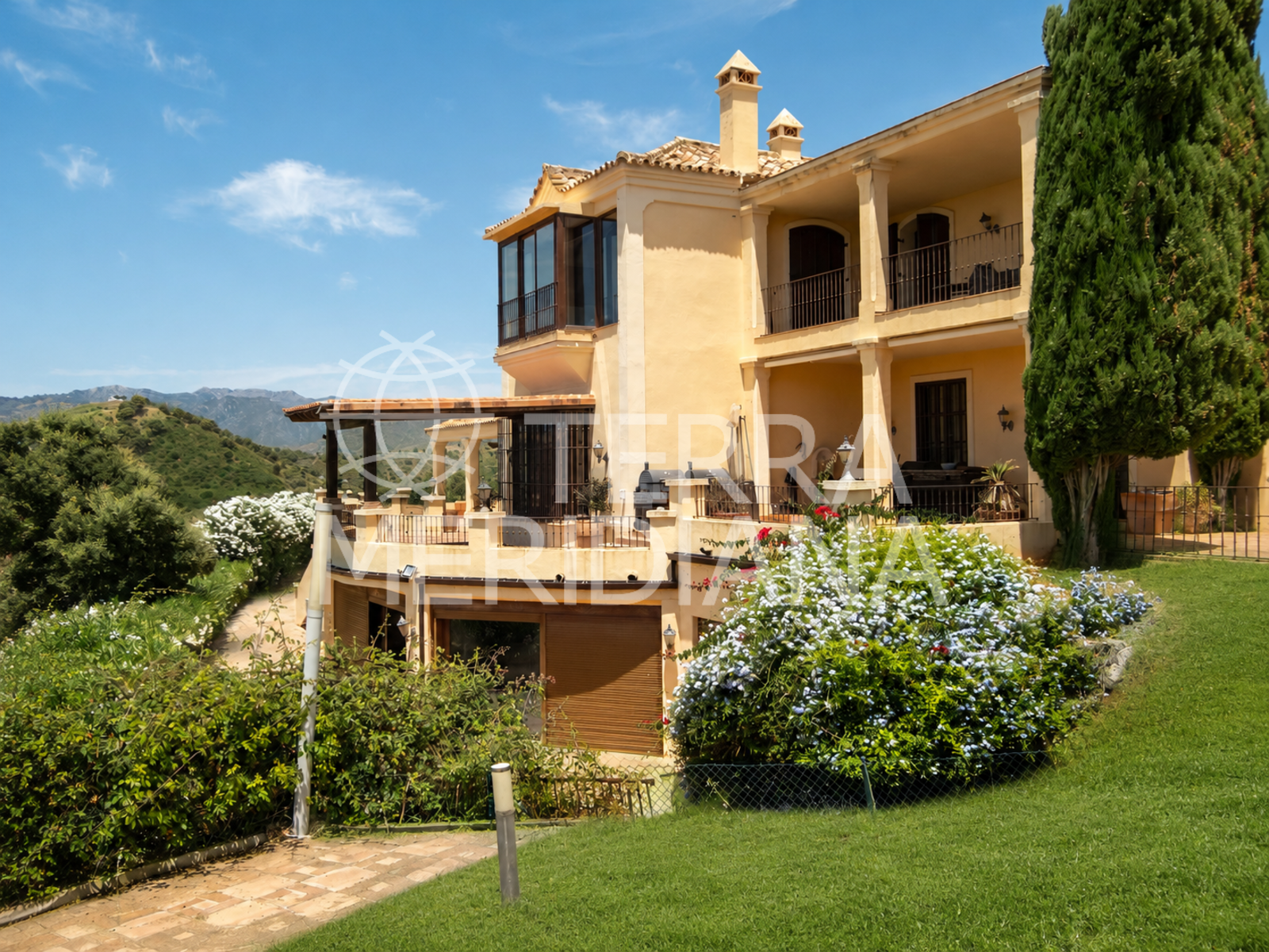 Villa in La Mairena, Marbella