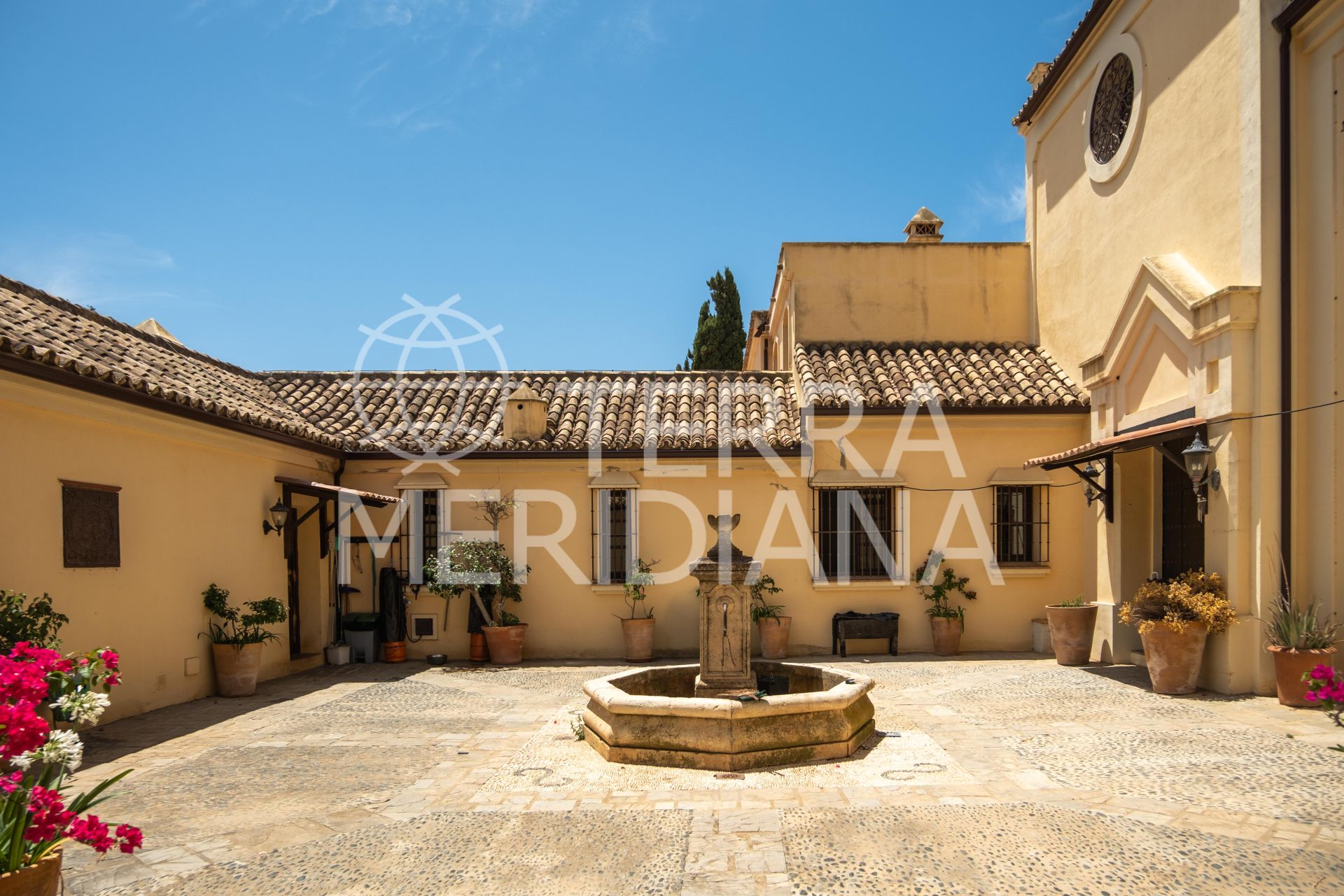 Villa in La Mairena, Marbella