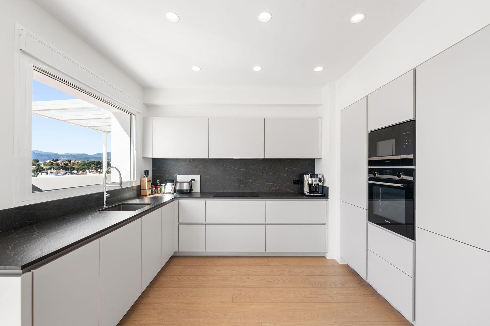 Apartment in Nueva Andalucia, Marbella