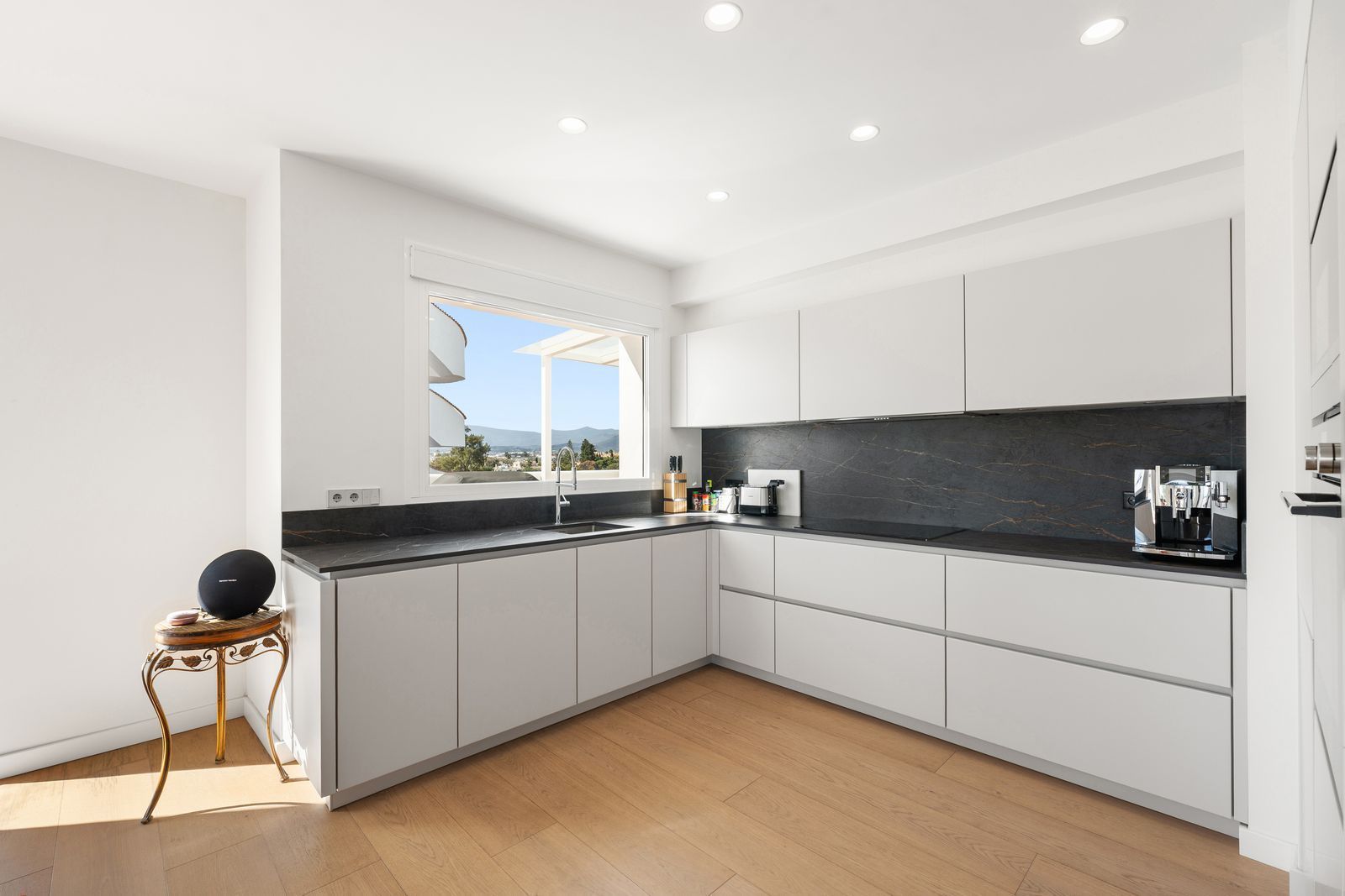 Apartment in Nueva Andalucia, Marbella