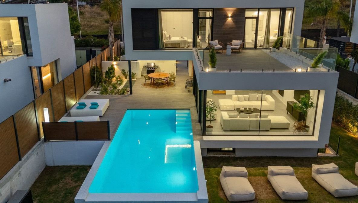 Villa in Estepona East, Estepona