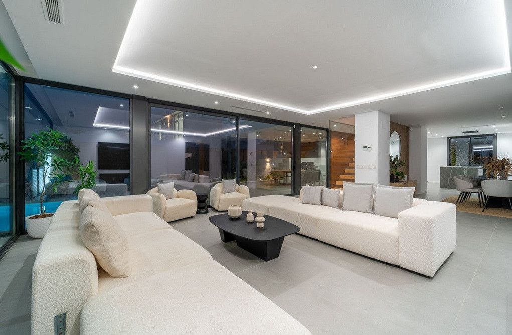 Villa in Estepona East, Estepona