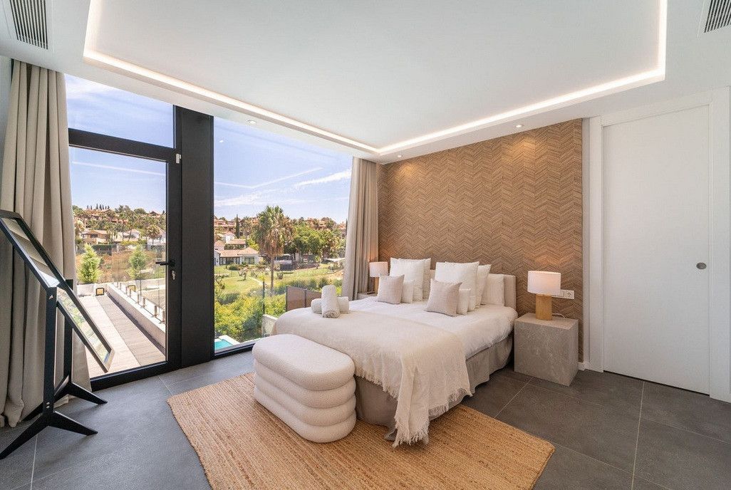 Villa in Estepona East, Estepona