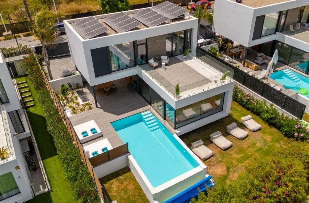 Villa in Estepona East, Estepona