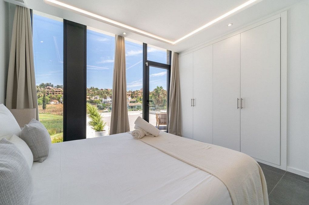 Villa in Estepona East, Estepona