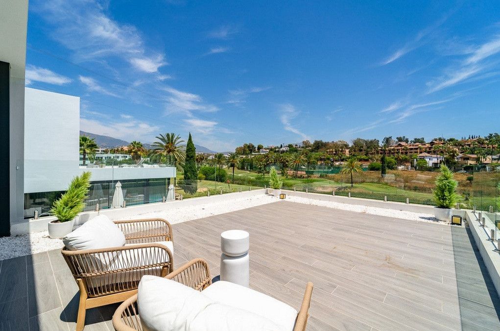 Villa in Estepona East, Estepona