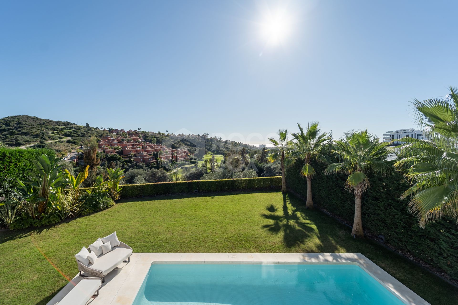 Spectacular Villa in Marbella East: A Frontline Golf Haven