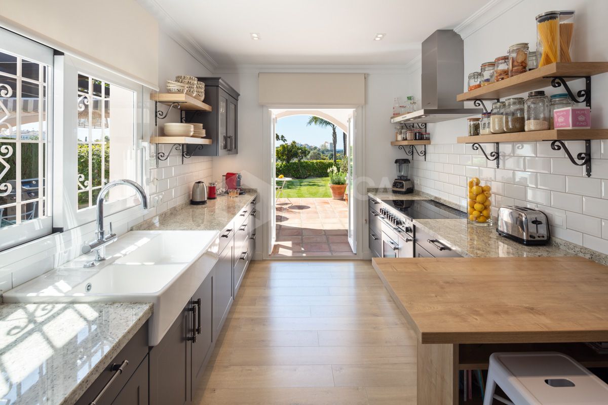 Charming Andalusian Villa all on one level in Marbella East