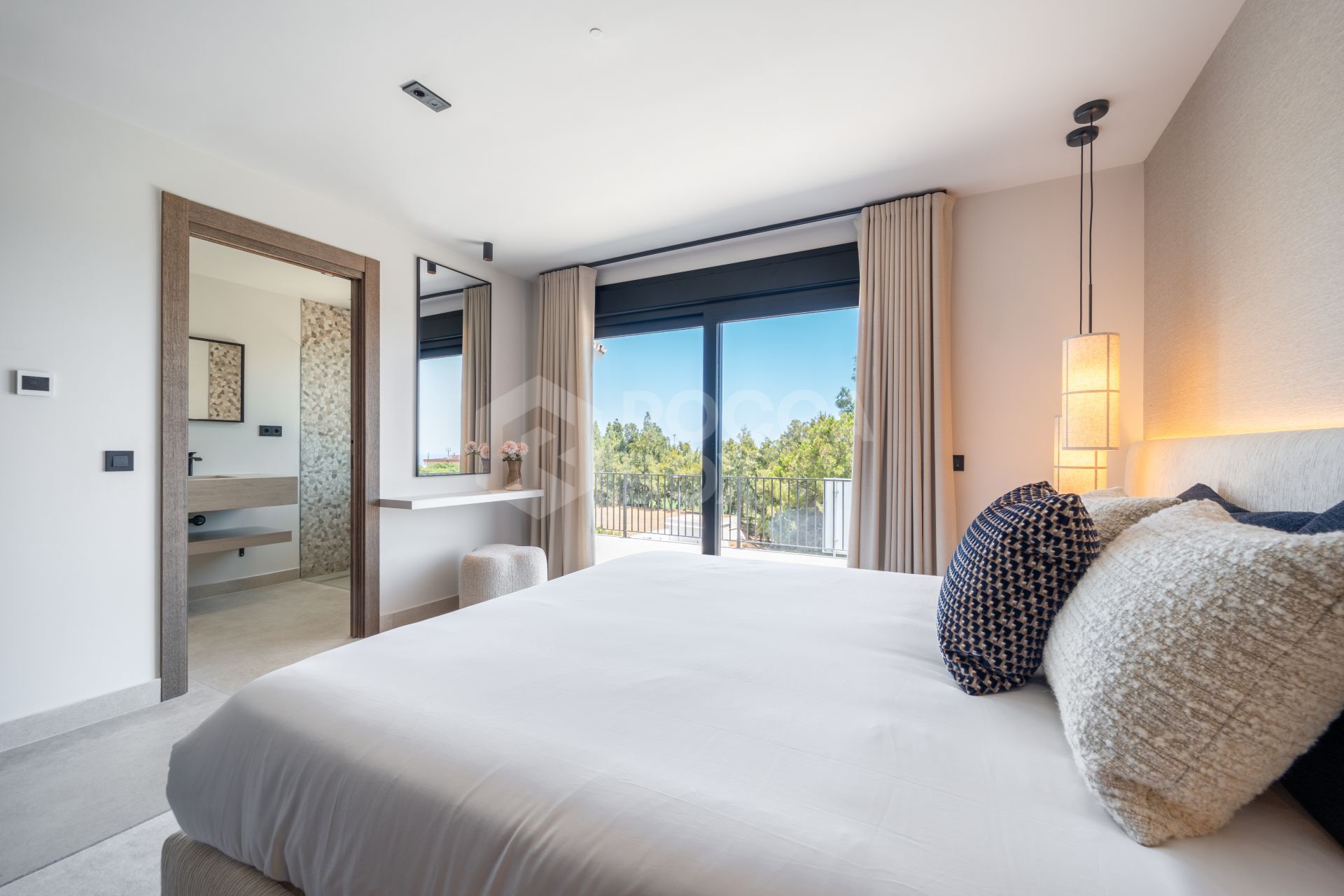 Fully Renovated Luxury Villa ideally located within a short walk to La Cala centre , Beach & Golf