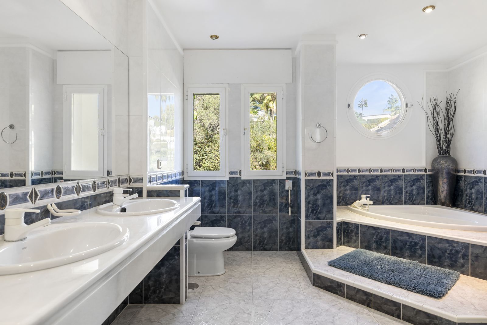 Villa en Hacienda las Chapas, Marbella