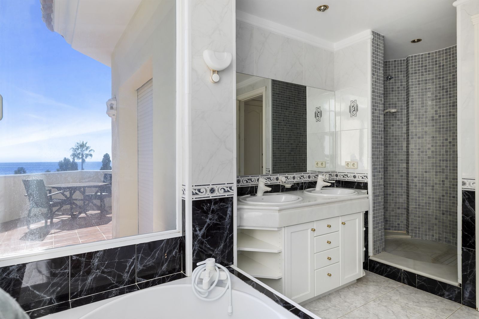 Villa en Hacienda las Chapas, Marbella