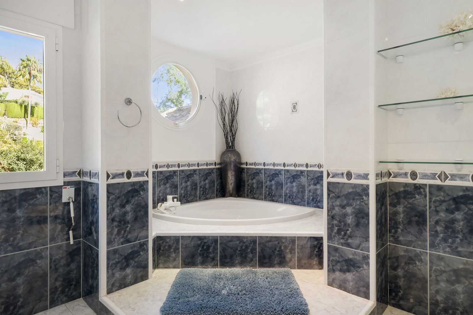 Villa en Hacienda las Chapas, Marbella