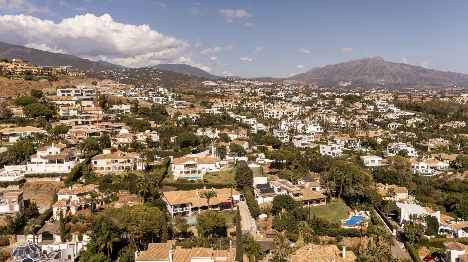 Villa in El Paraiso, Estepona