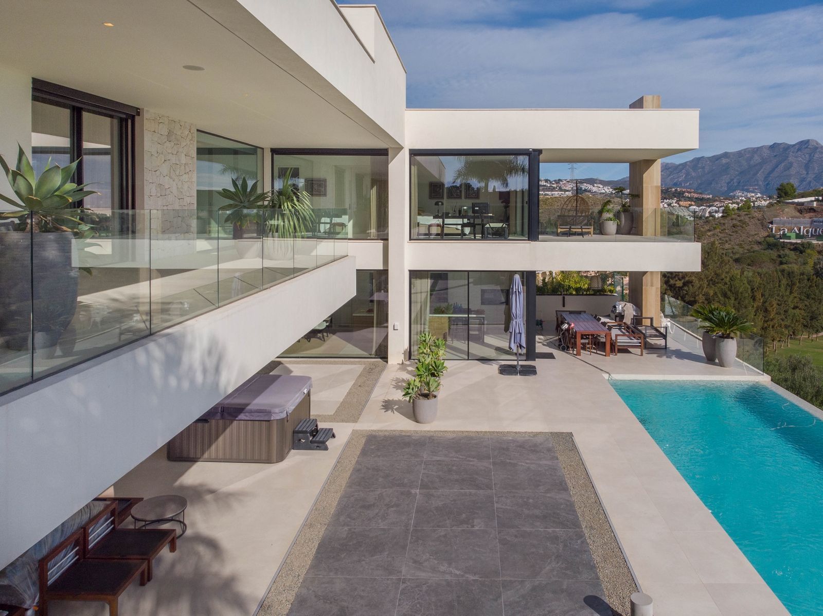 Villa en La Alqueria, Benahavis