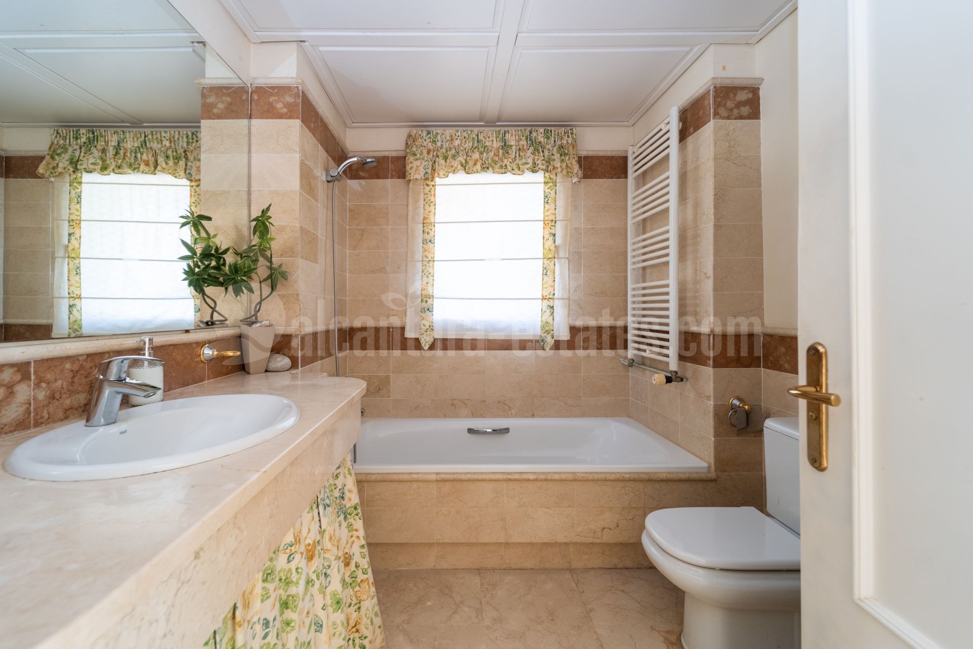Villa en El Rosario, Marbella