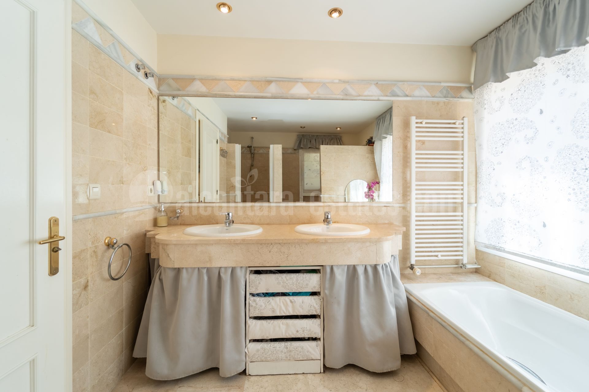 Villa en El Rosario, Marbella