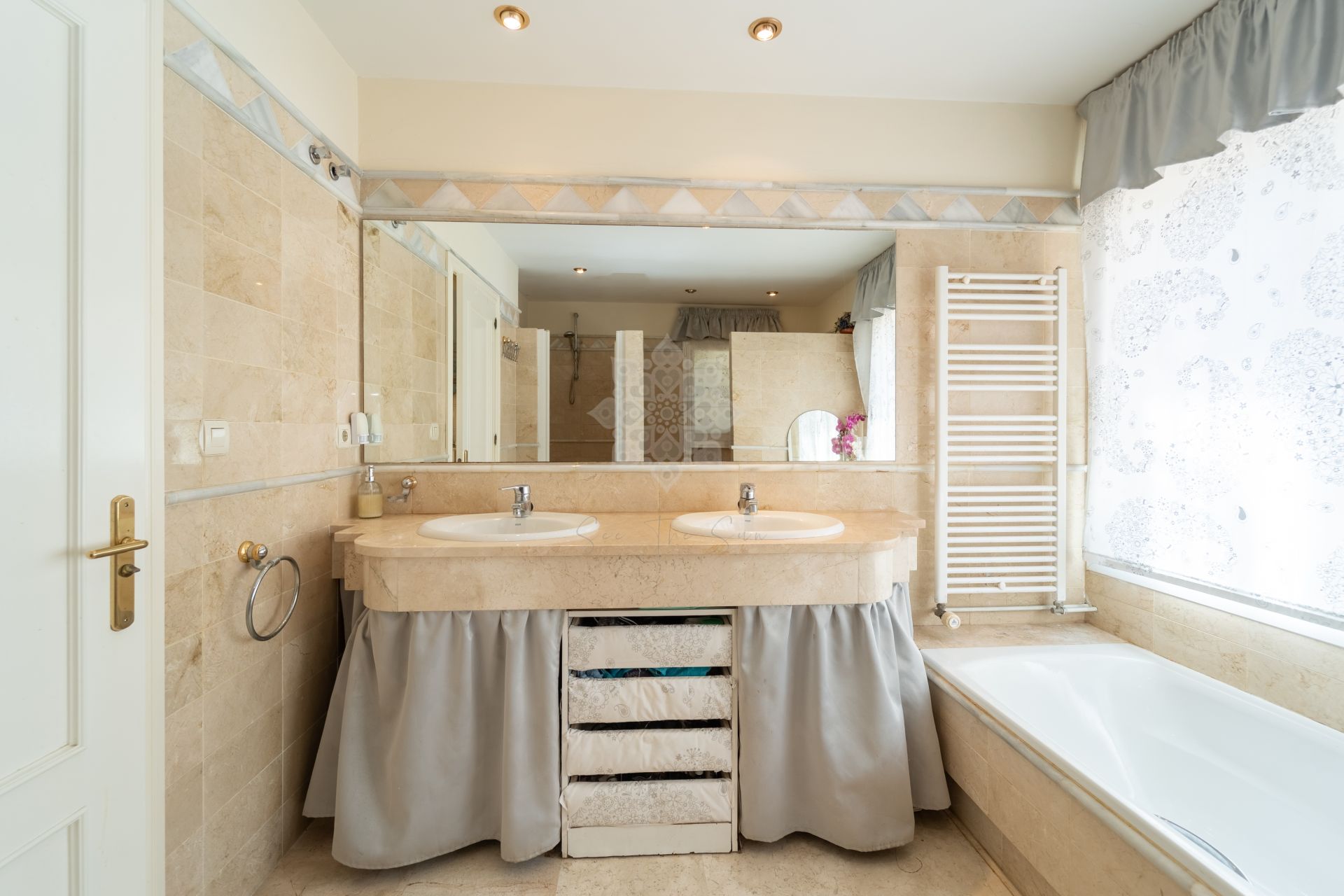 Villa in El Rosario, Marbella