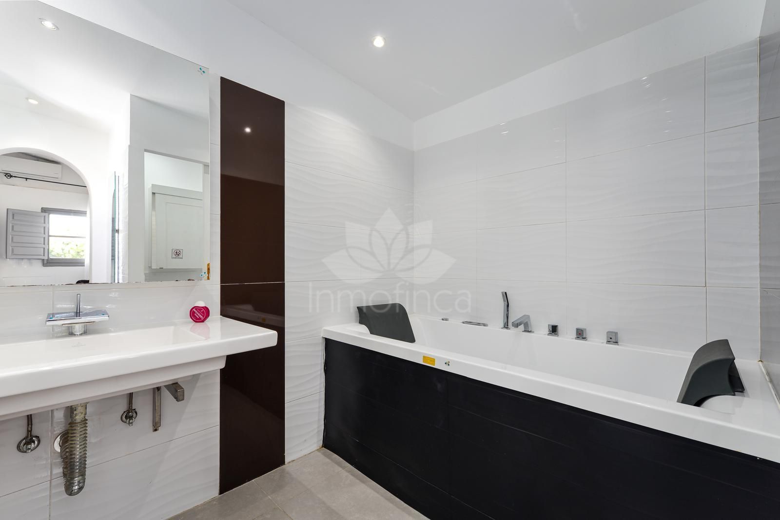 Finca en El Velerin, Estepona