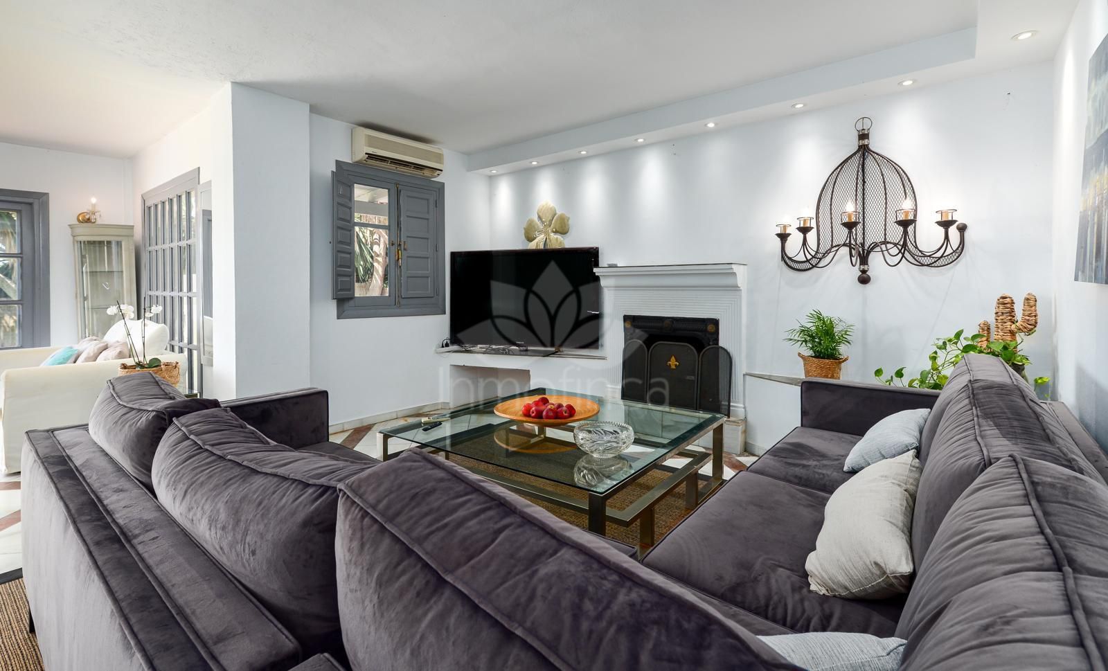 Finca en El Velerin, Estepona