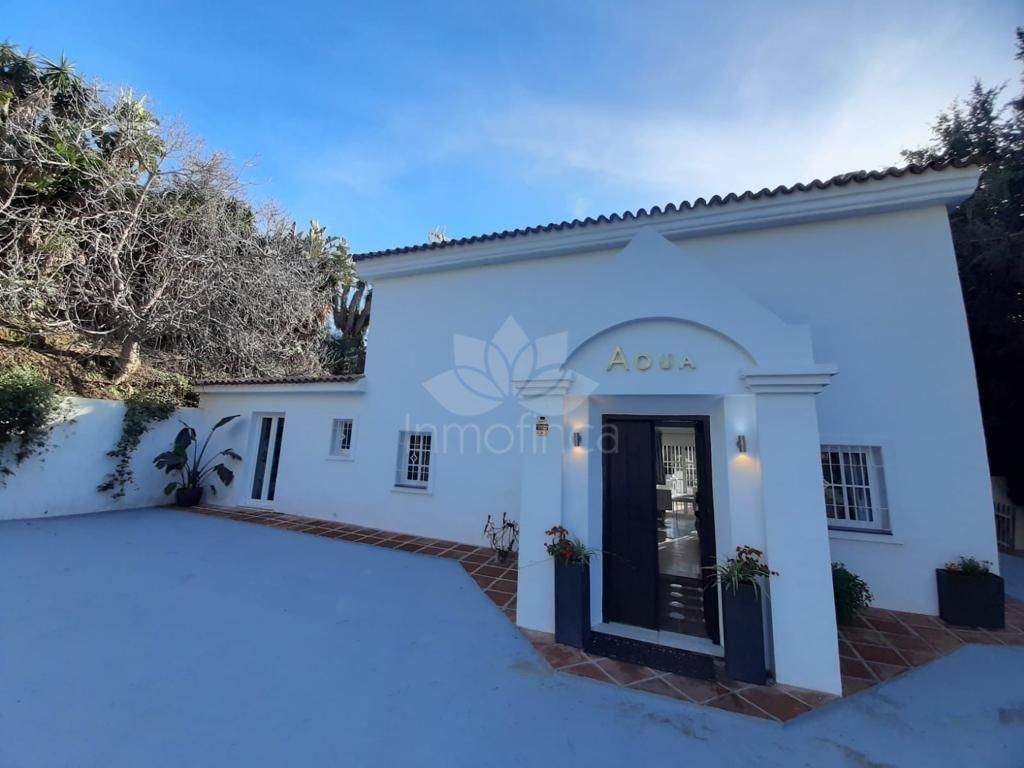 Finca in El Velerin, Estepona