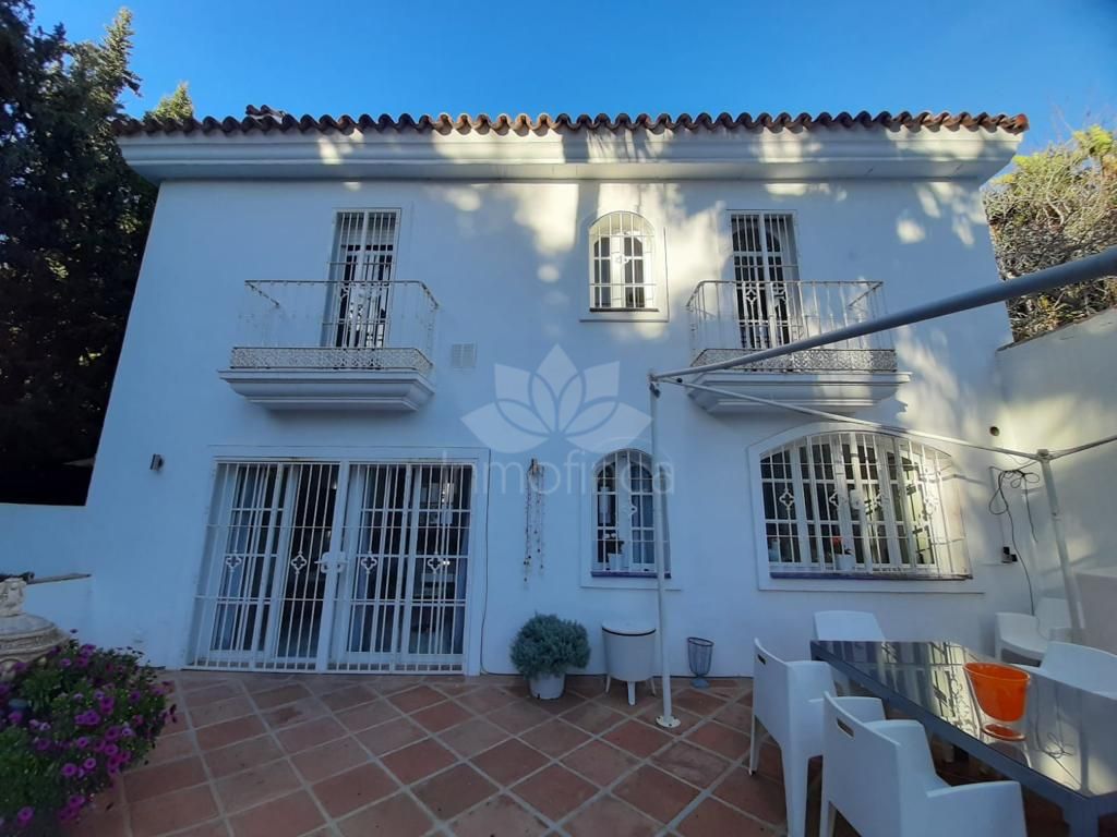 Finca in El Velerin, Estepona