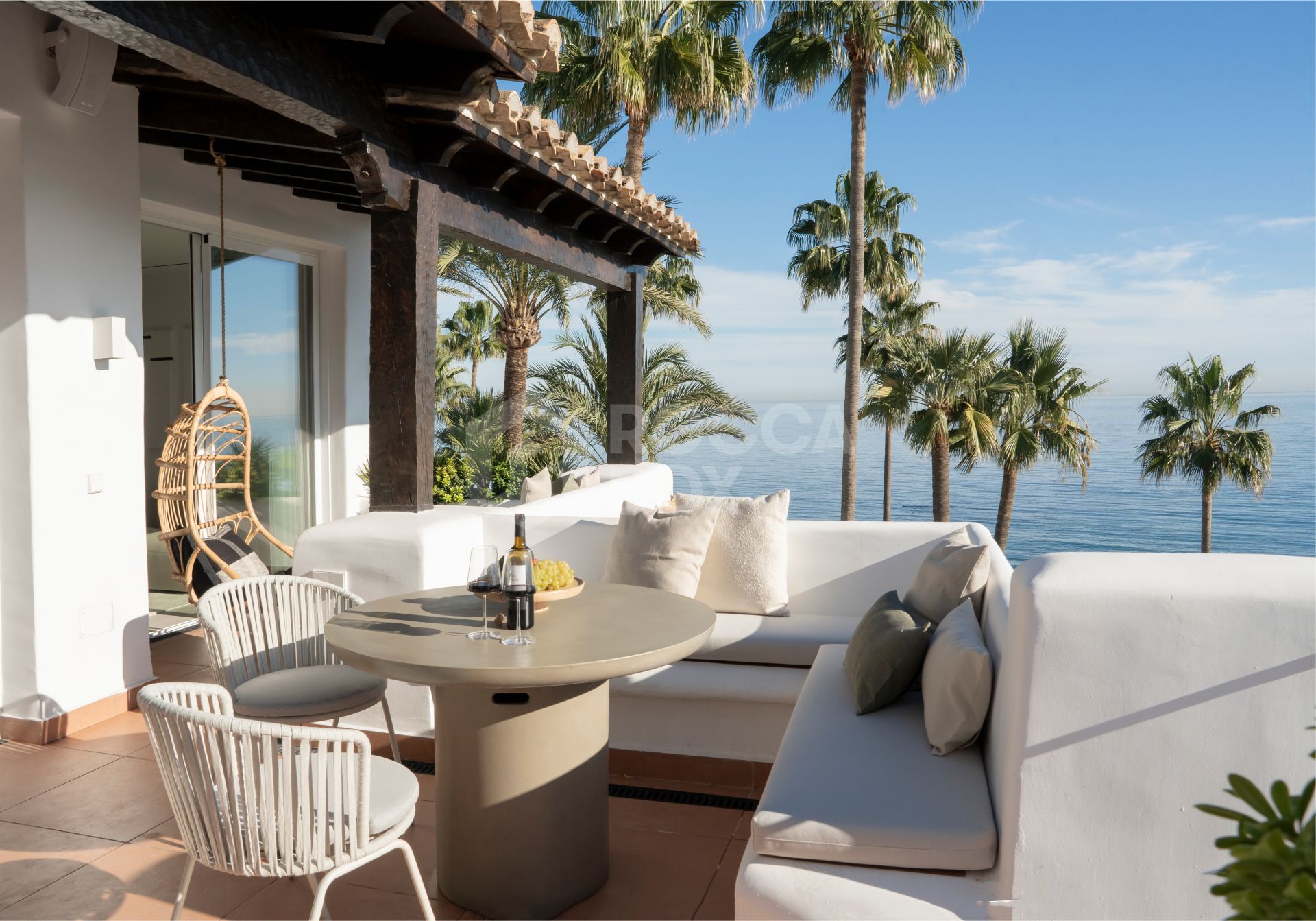 Amazing recently refurbished penthouse located in one of the most beautiful frontline beach developments of the Costa Del Sol