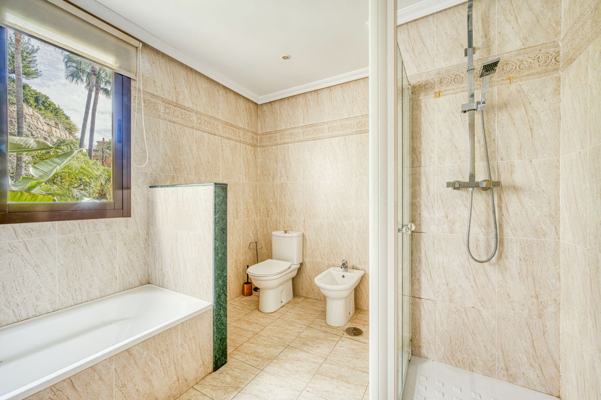 Apartamento Planta Baja en Las lomas del Conde Luque, Benahavis