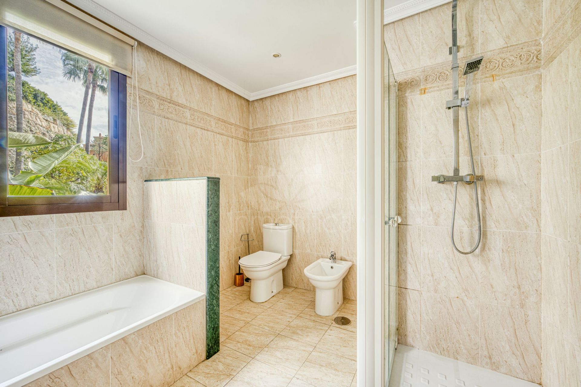 Apartamento Planta Baja en Las lomas del Conde Luque, Benahavis