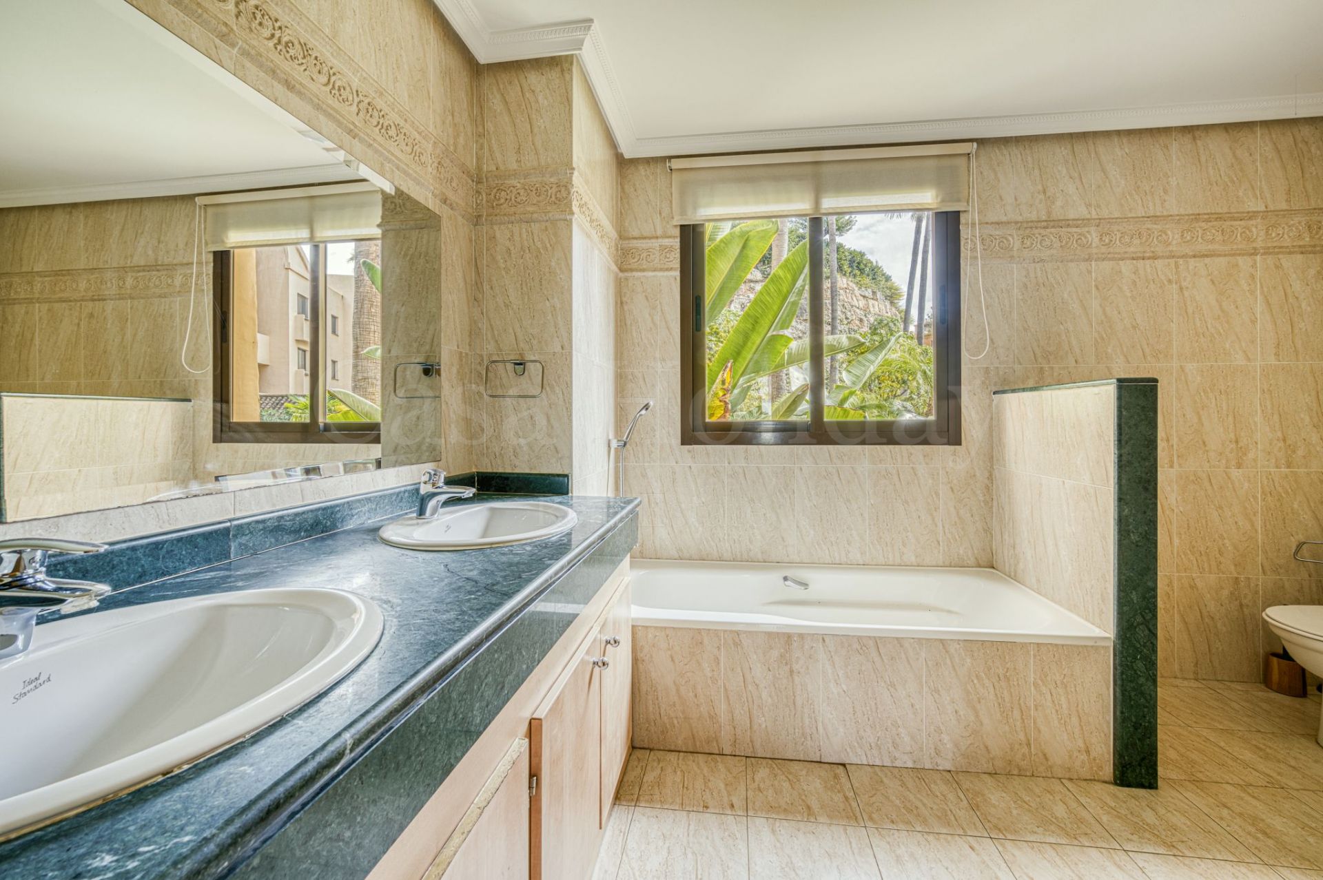 Apartamento Planta Baja en Las lomas del Conde Luque, Benahavis