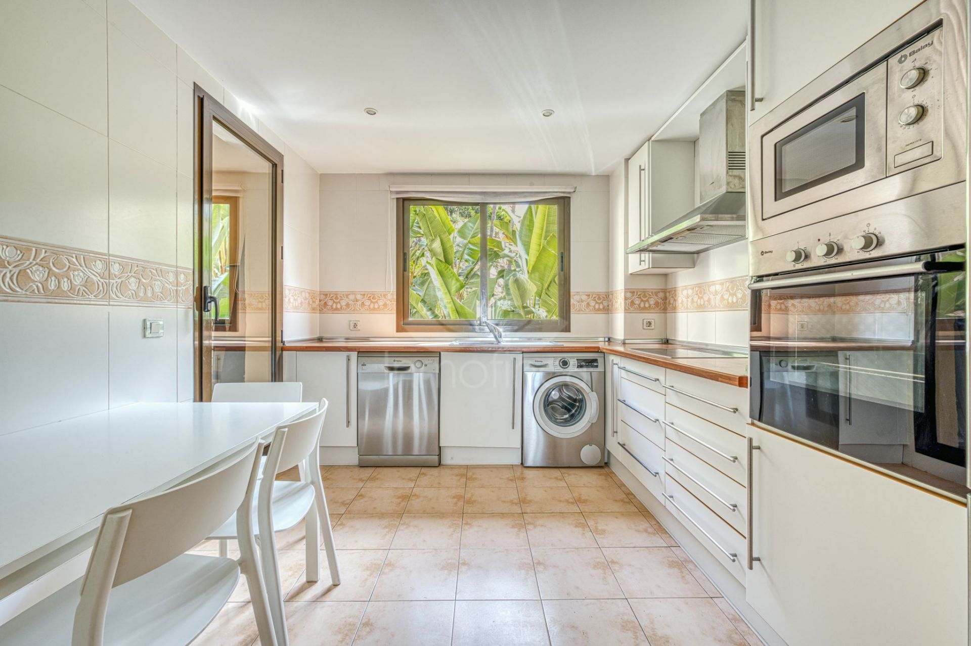 Apartamento Planta Baja en Las lomas del Conde Luque, Benahavis