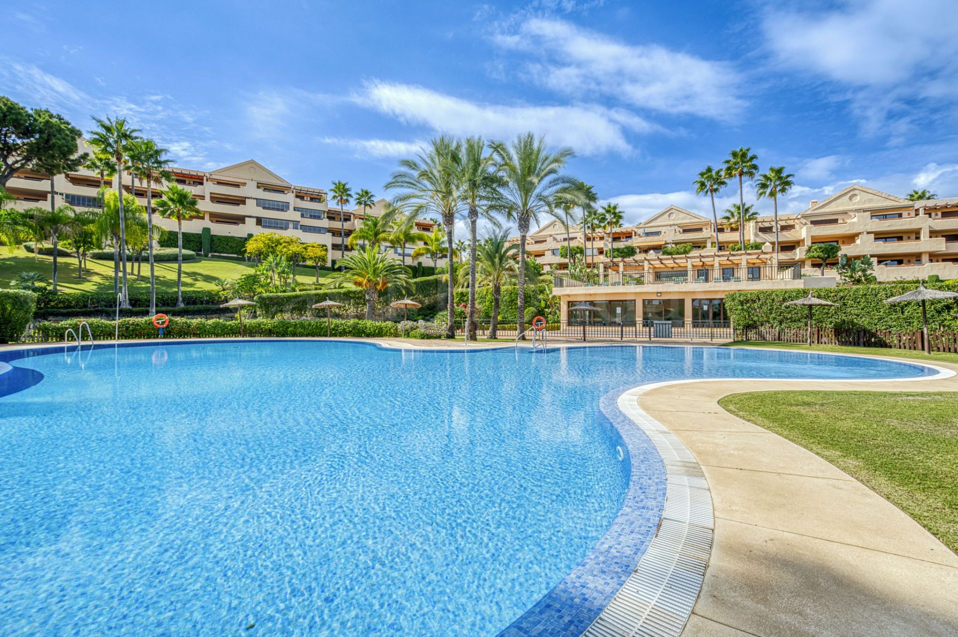 Apartamento Planta Baja en Las lomas del Conde Luque, Benahavis