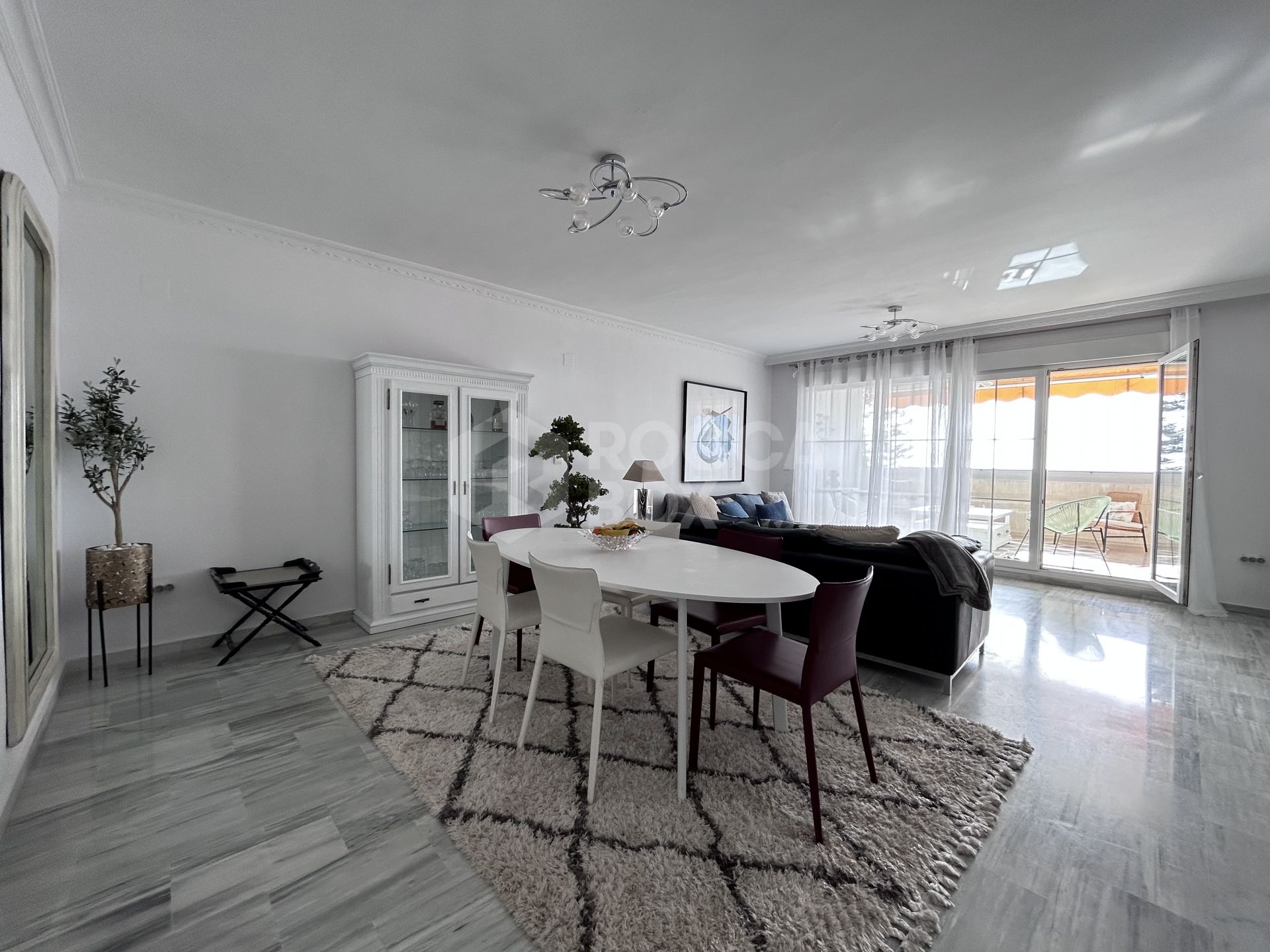 Apartment for sale in Cabopino, Marbella East