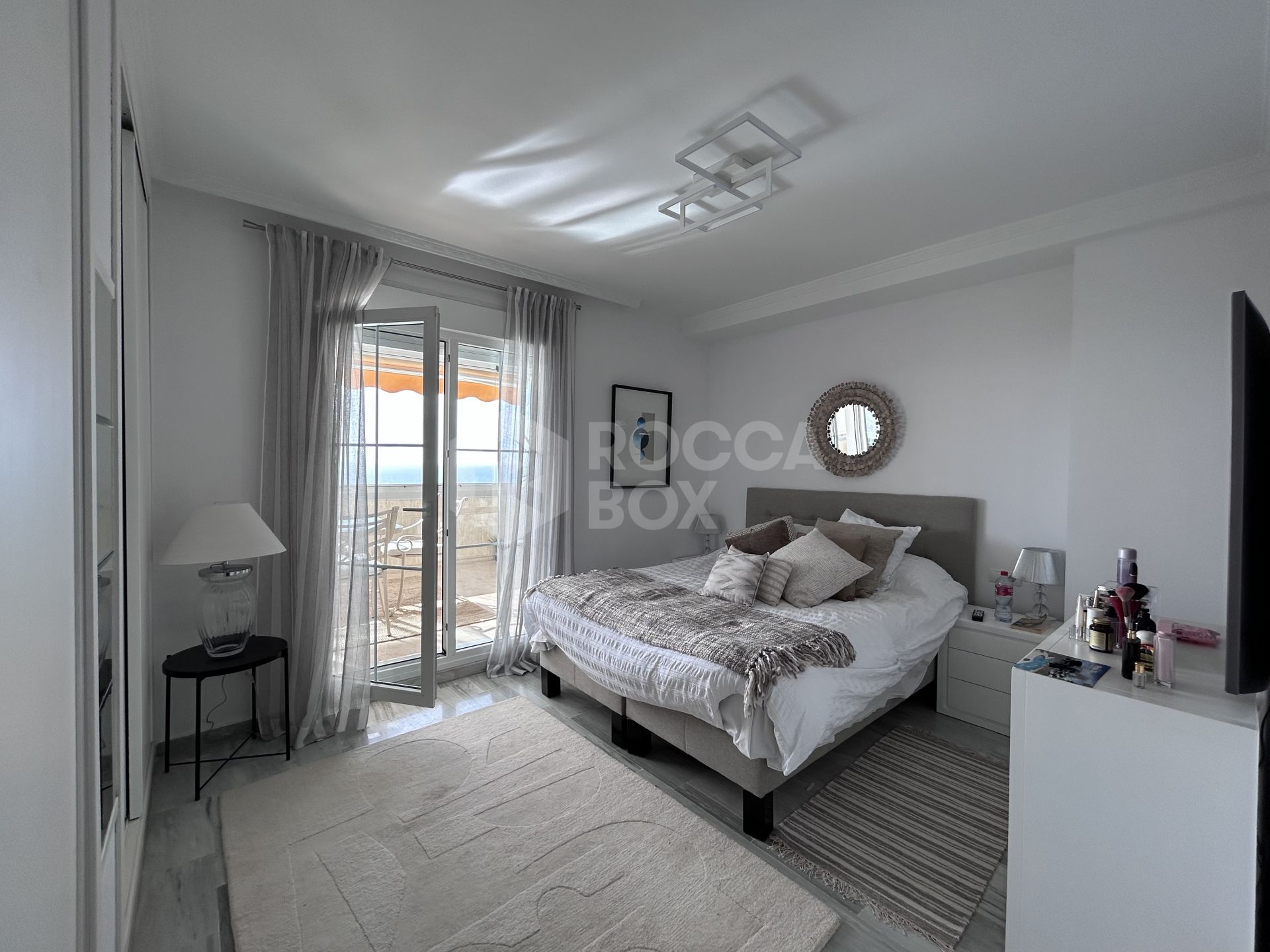 Apartment for sale in Cabopino, Marbella East