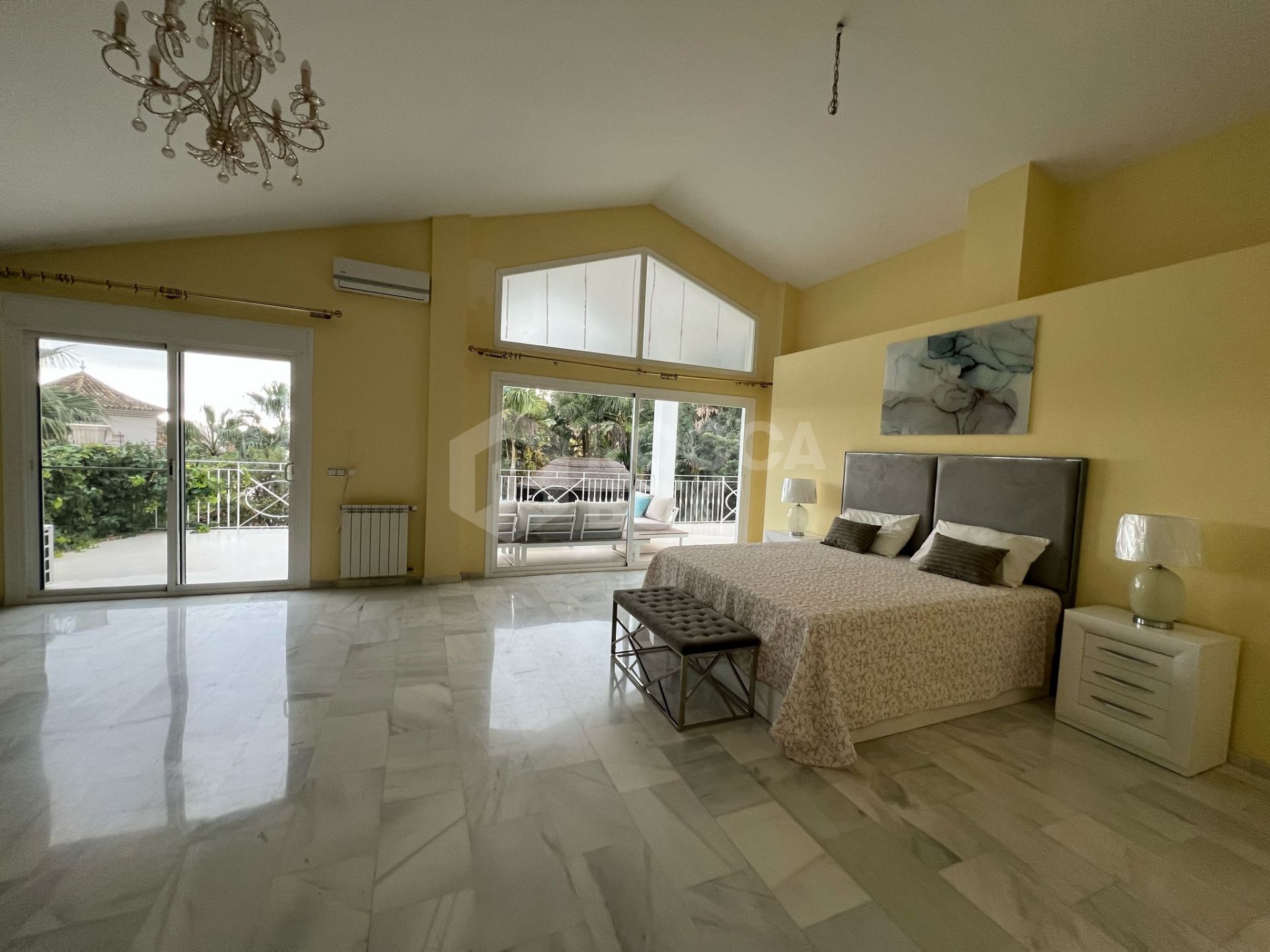 Luxury Villa in Elviria, Marbella – Elegance & Exclusivity by the Golf