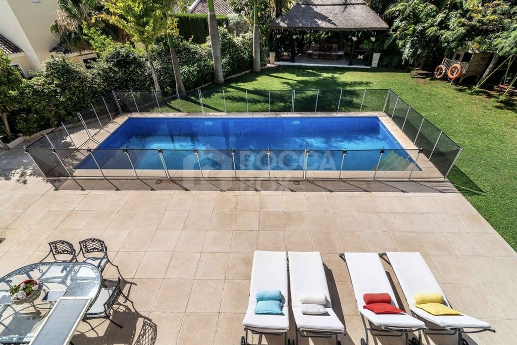 Luxury Villa in Elviria, Marbella – Elegance & Exclusivity by the Golf