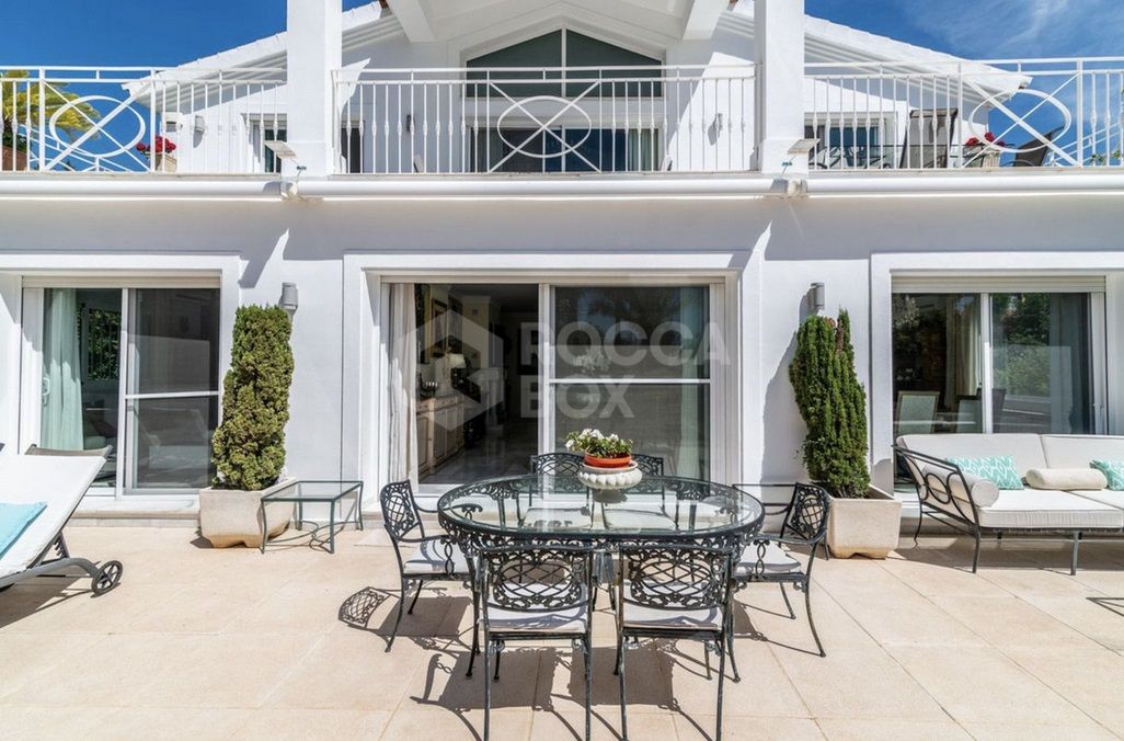 Luxury Villa in Elviria, Marbella – Elegance & Exclusivity by the Golf