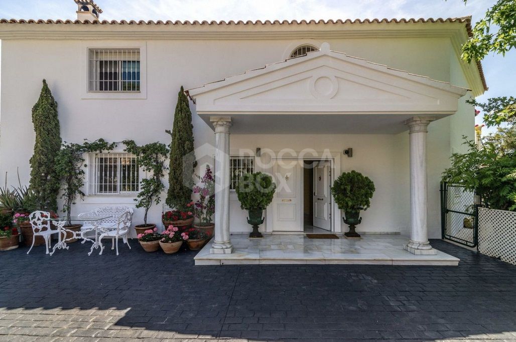 Luxury Villa in Elviria, Marbella – Elegance & Exclusivity by the Golf