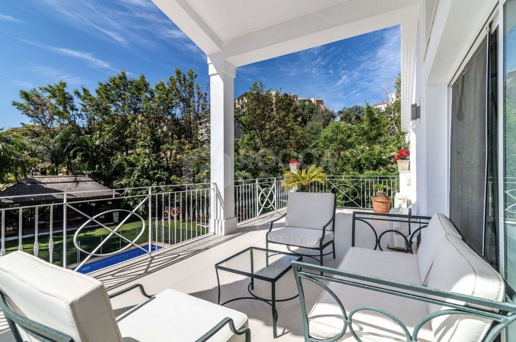 Luxury Villa in Elviria, Marbella – Elegance & Exclusivity by the Golf