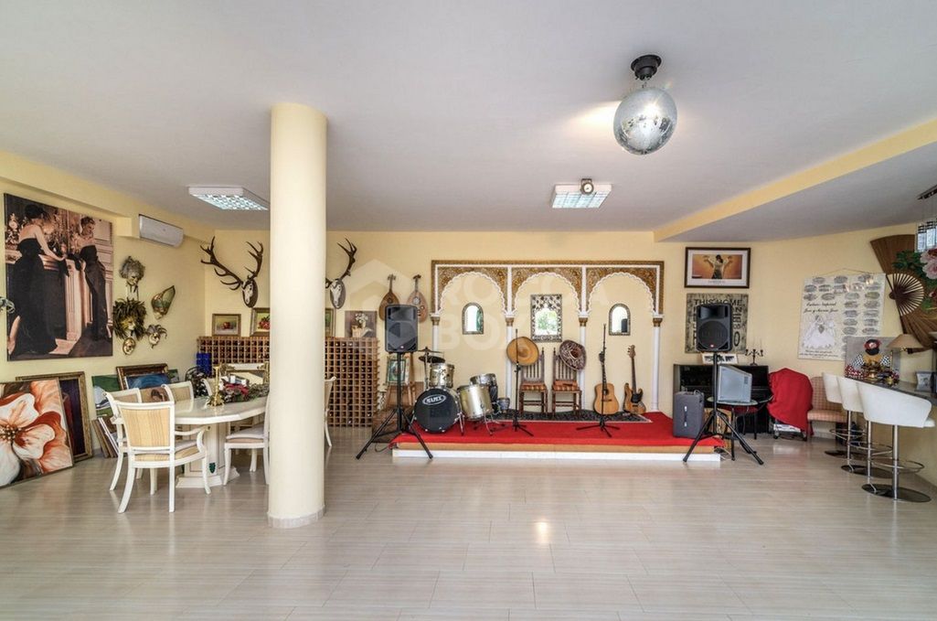 Luxury Villa in Elviria, Marbella – Elegance & Exclusivity by the Golf