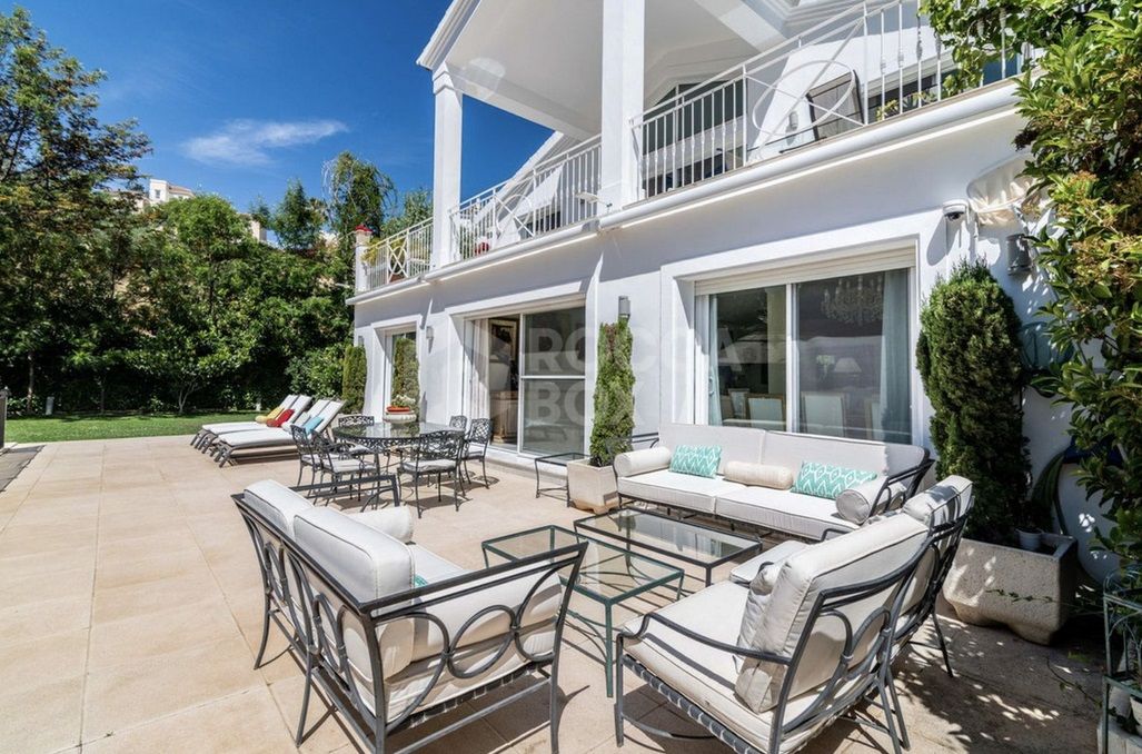 Luxury Villa in Elviria, Marbella – Elegance & Exclusivity by the Golf