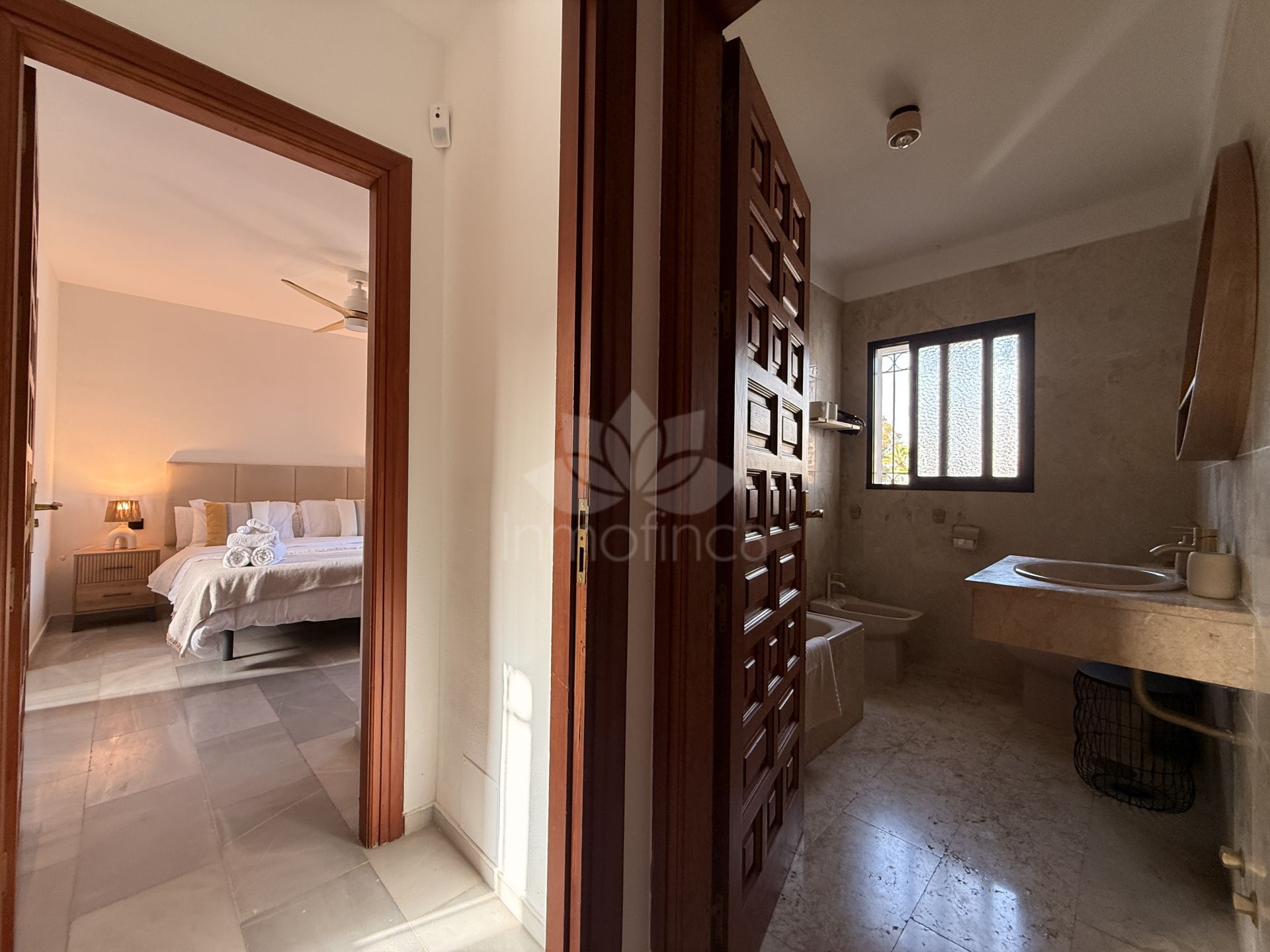 Villa in El Paraiso Playa, Estepona