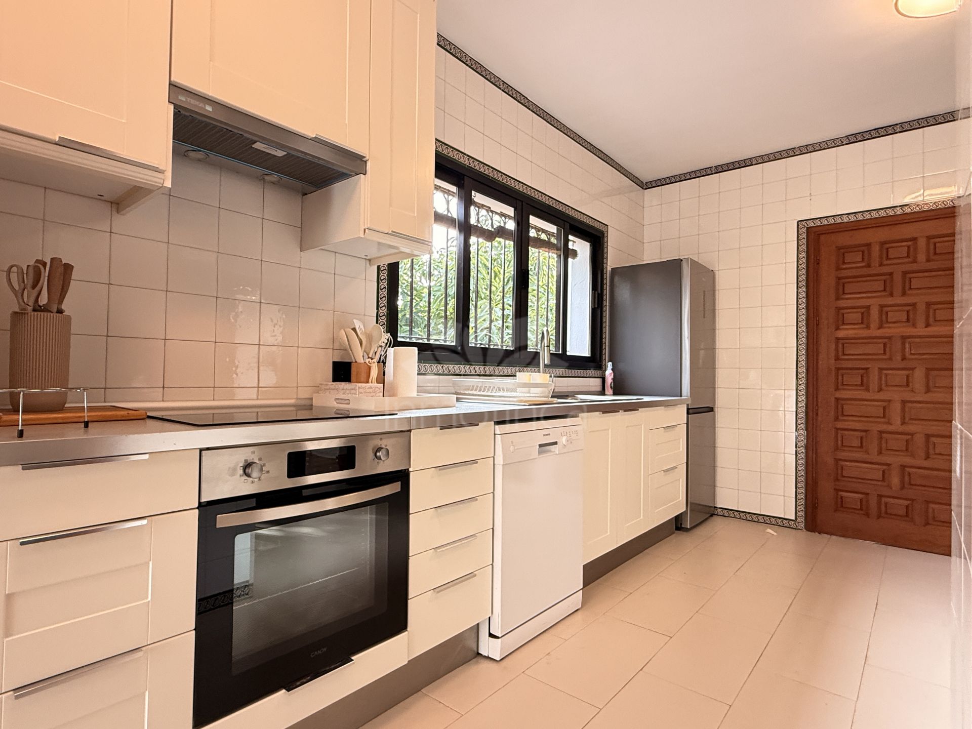 Villa in El Paraiso Playa, Estepona