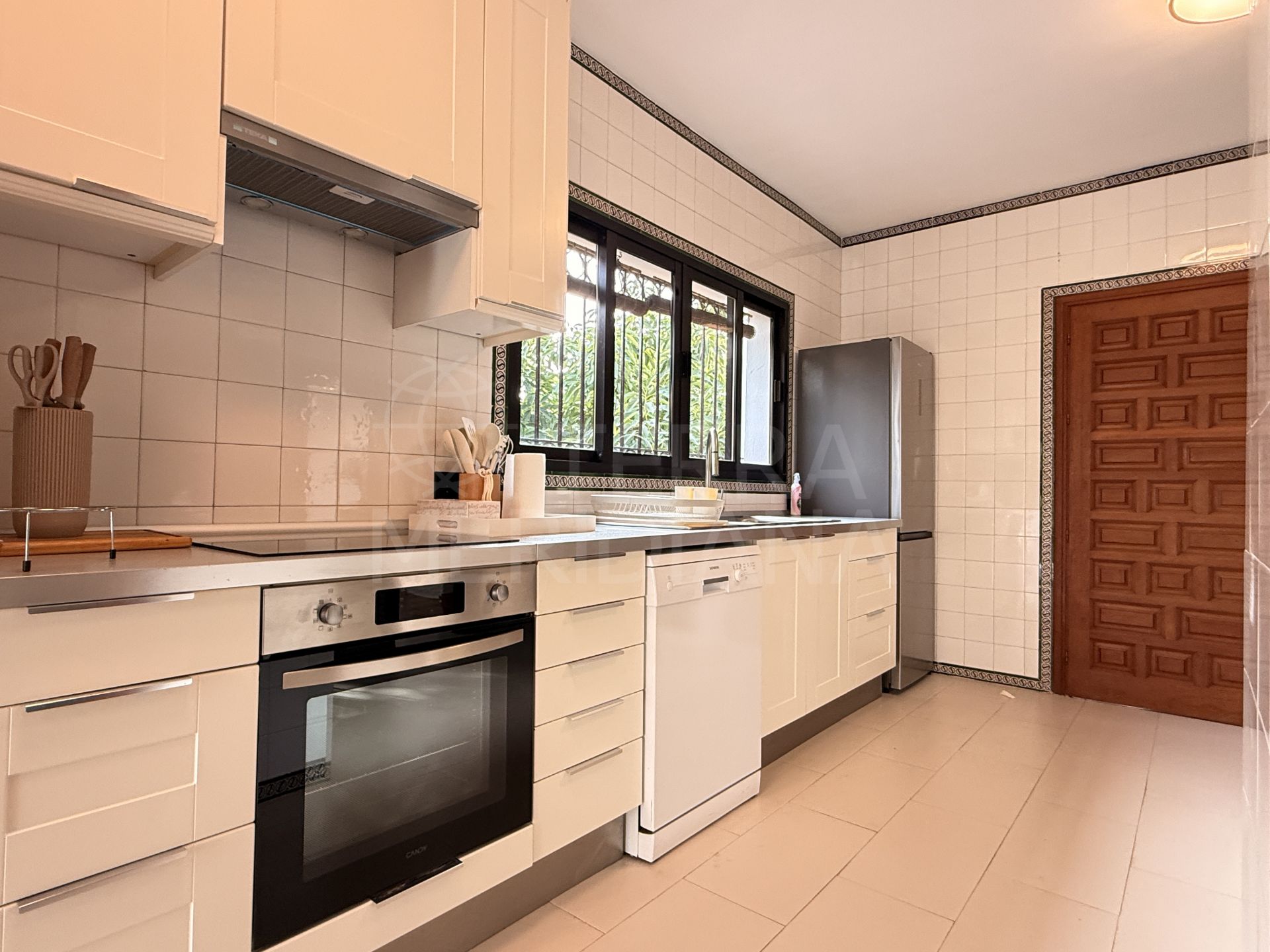 Villa in El Paraiso Playa, Estepona