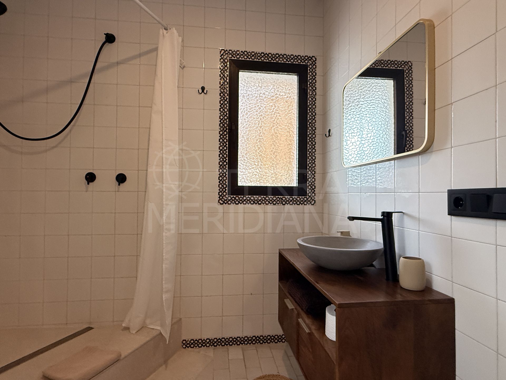 Villa in El Paraiso Playa, Estepona