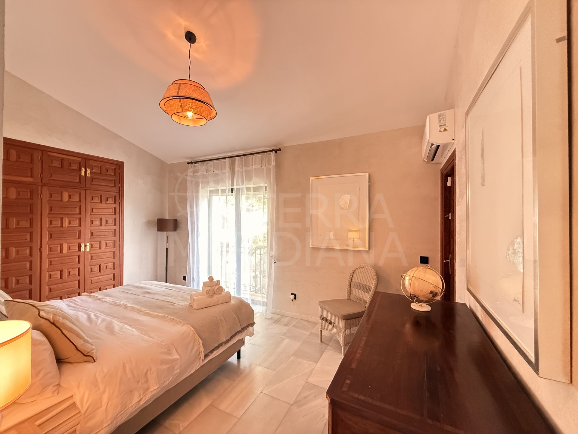 Villa in El Paraiso Playa, Estepona