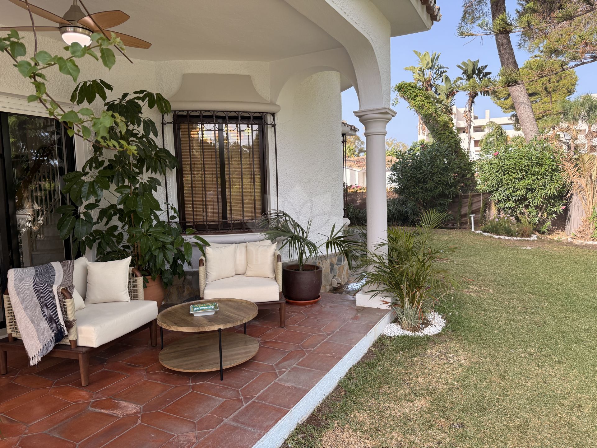 Villa in El Paraiso Playa, Estepona